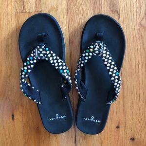 NEVER WORN airwalk black flip flops